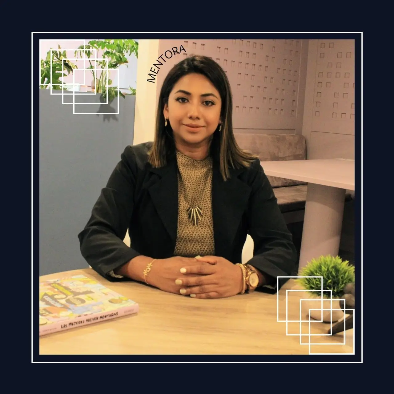 Banner promocional del podcast 'Voces que inspiran, historias que transforman'. Imagen de persona en oficina con manos entrelazadas. Texto motivacional sobre crecimiento personal y botones 'Más Recursos' y 'Suscríbete